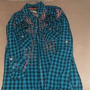 Long sleeve button up collared shirt